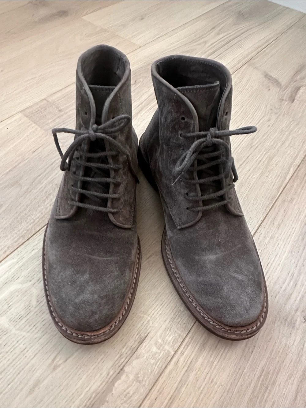 Men’s Suede Chukka Boots — Gray